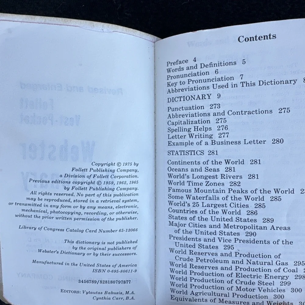 Follett‎ Vest-Pocket Dictionary Revised And Enlarged 1975